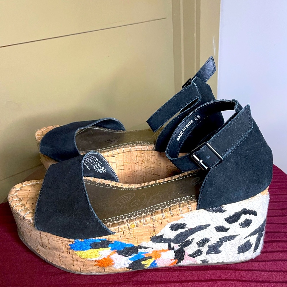 Embroidered Strappy Platform Sandals